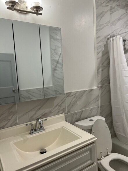 Building Photo - 291 Wohlers Ave