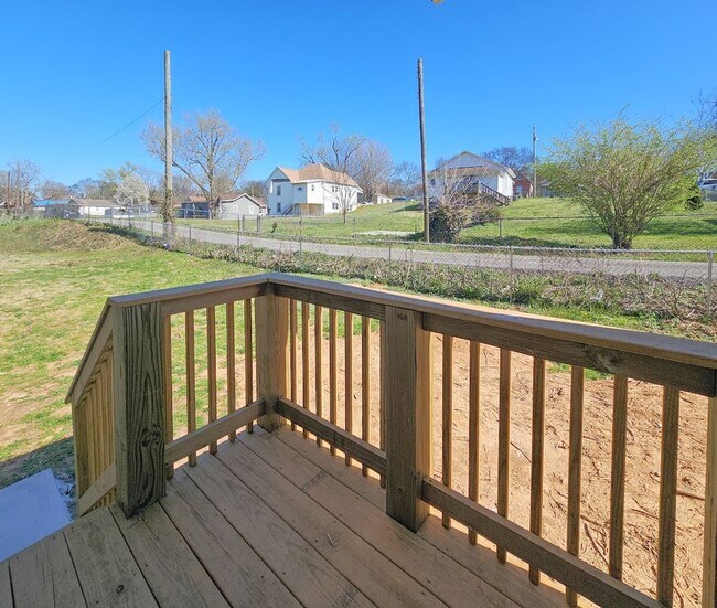 Building Photo - Knoxville 37921 - 3 bedroom, 2 bath Duplex - Contact Ryan Fogarty 865-333-4840