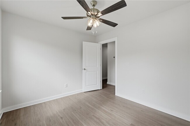 Building Photo - 1313 Valley Dr