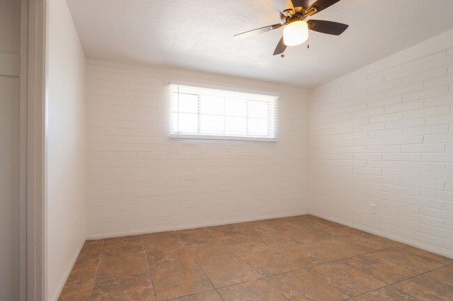 Building Photo - 3 Bedroom with Bonus Room and with Large Y...