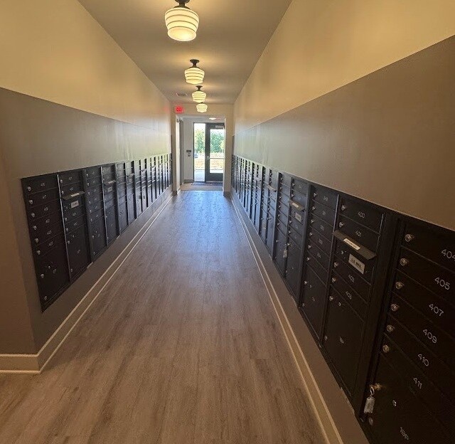 Building Photo - 234 W Diehl Rd
