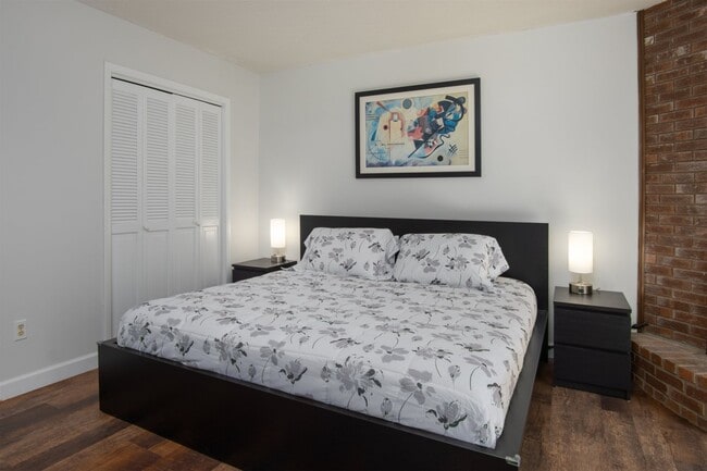 Building Photo - 28 Bass Lake Dr