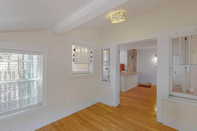 Building Photo - Two Bedroom One Bath home or sweet little ...