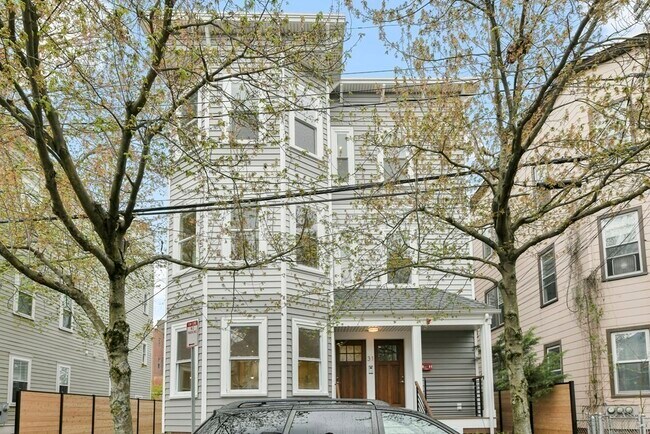 Building Photo - 31 Magnolia Ave