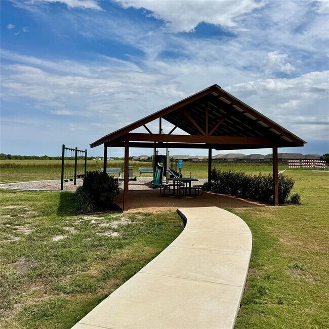 Building Photo - 307 N Richland Dr
