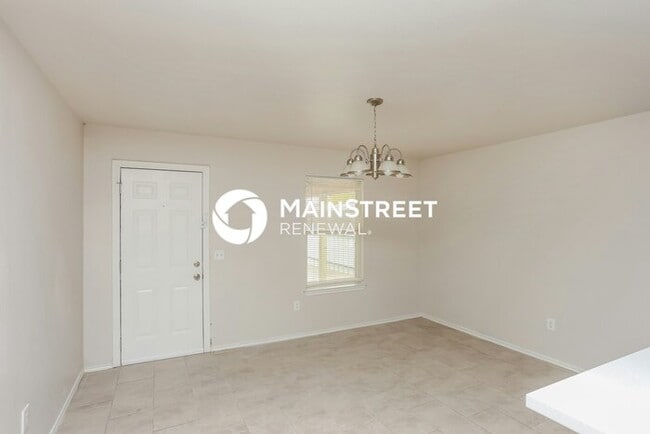 Building Photo - 3 Bedroom Pet-Friendly Home in Dallas, TX with Main Street Renewal