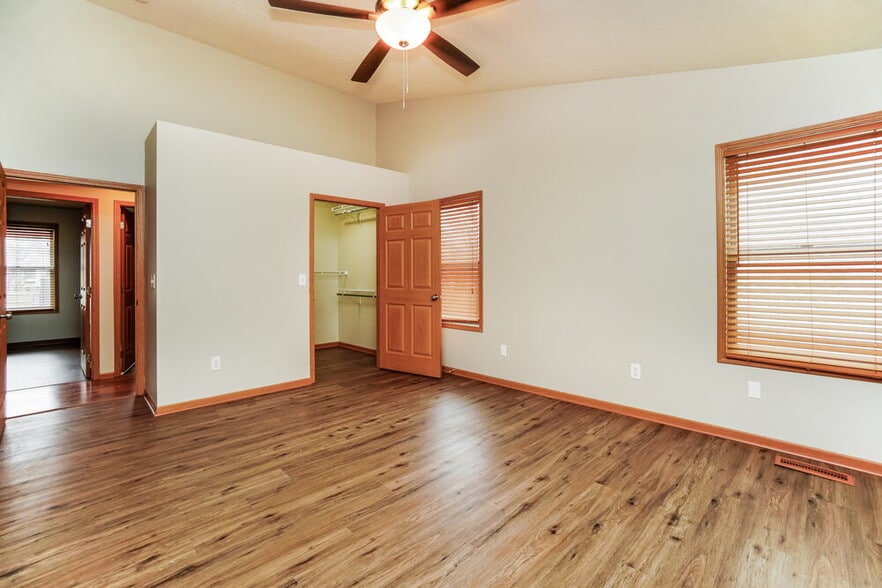 Building Photo - 370 Millett Dr