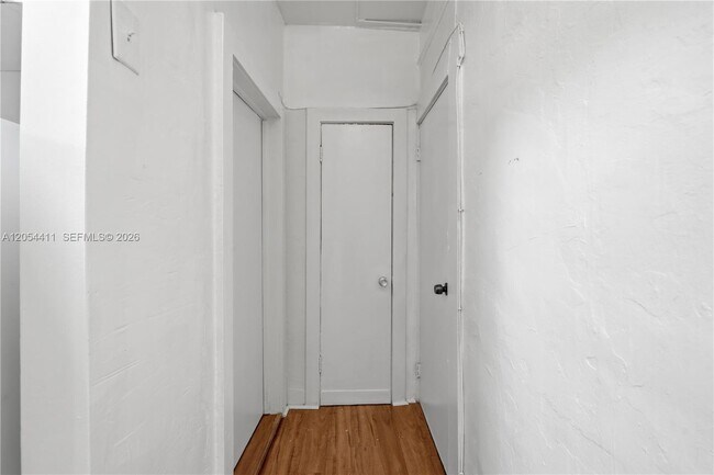 Building Photo - 3409 S Le Jeune Rd