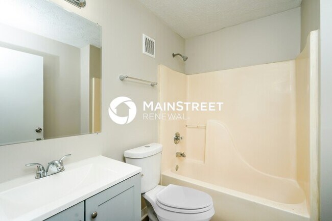 Building Photo - 3 Bedroom Pet-Friendly Home in Louisville,...