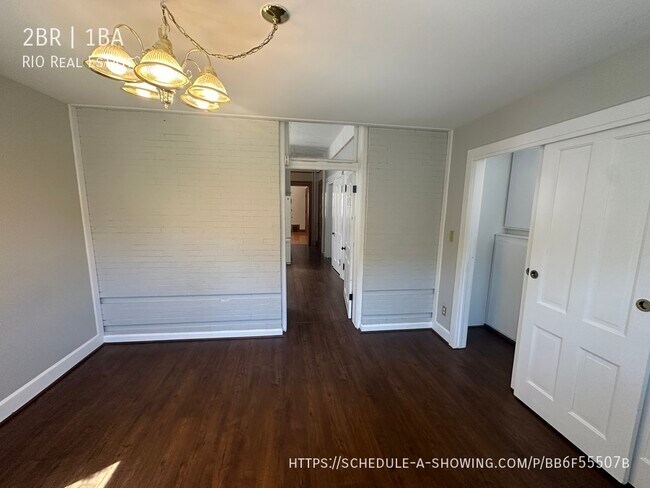 Building Photo - Stunning Two Bedroom Apartment With Victor...