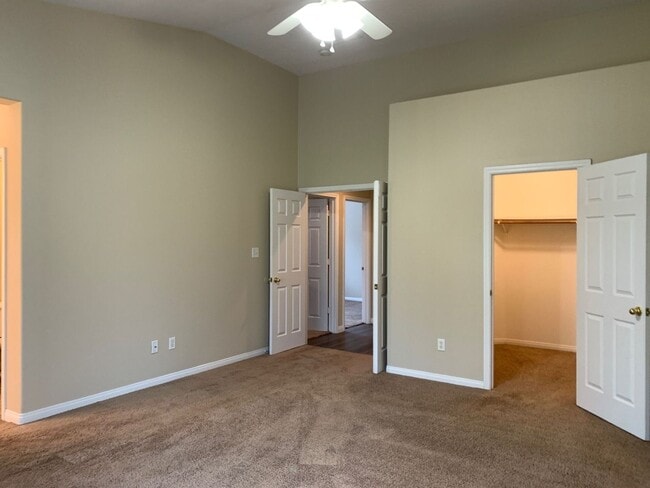 Building Photo - Beautiful 4 bed home in Northwest Bakersfi...