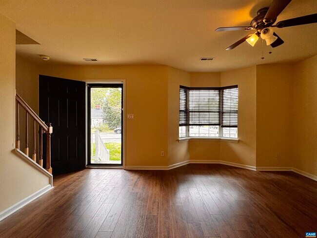 Building Photo - 4644 Briarwood Dr