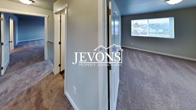 Building Photo - Enchanting 2020-built single-family home in Yakima