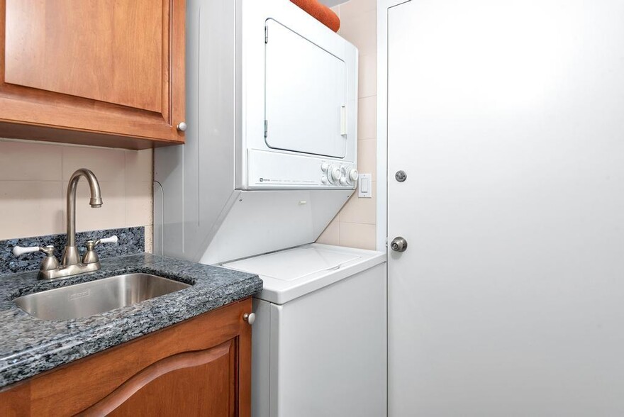 Building Photo - 4020 Galt Ocean Dr