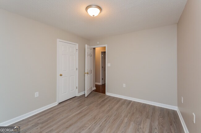 Building Photo - 1420 Saddlebrook Ct