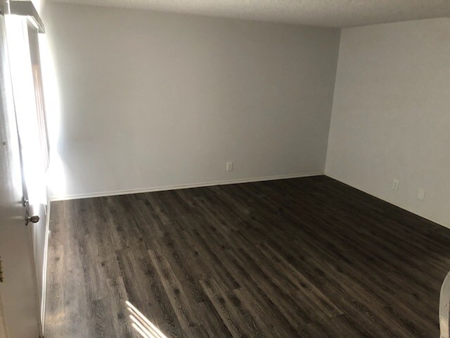 Frontroom - 12531 Eucalyptus Ave