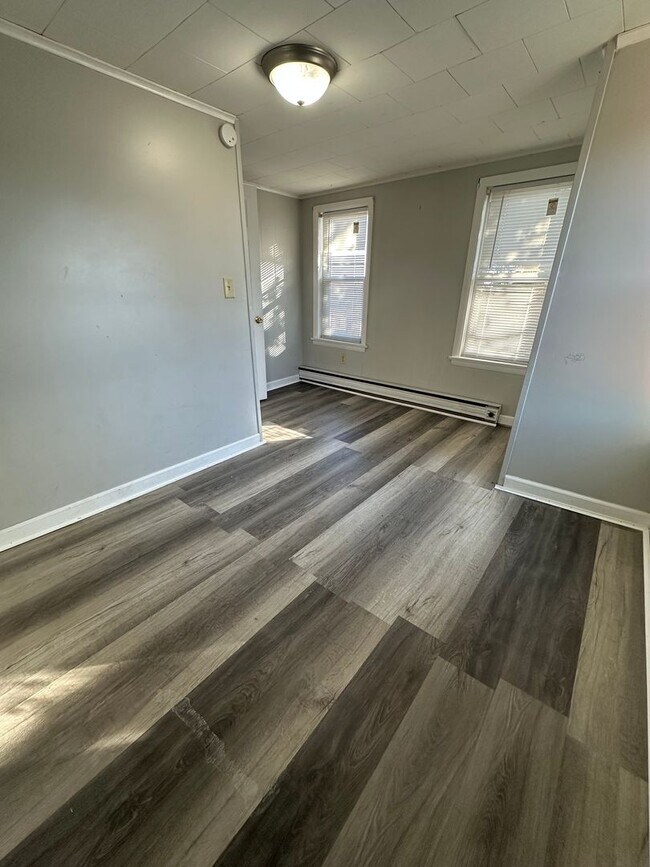 Building Photo - 127 Schoolhouse Rd