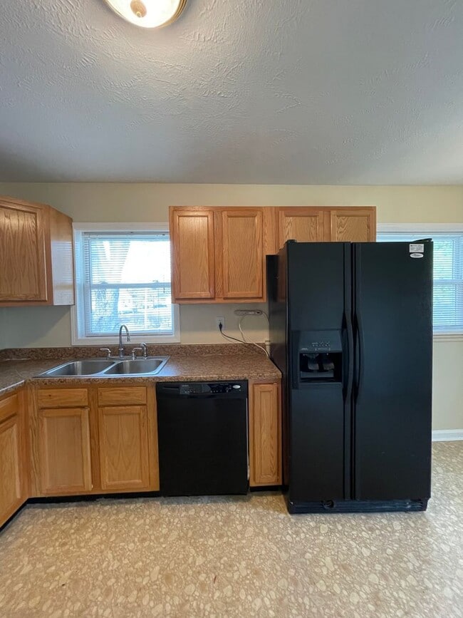 Building Photo - Coming Soon! Lovely Home w/ HW Floors! *Spring Special-$100/mo Off Your Rent for 6 Months!*