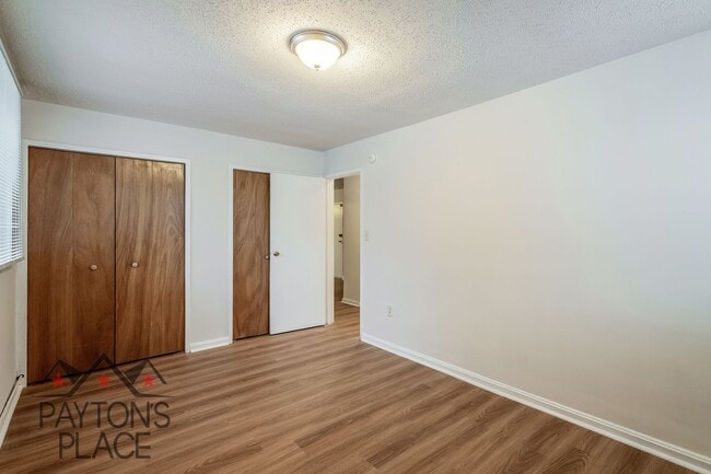 Building Photo - Spacious condo with Water included and Parking!!! FIRST MONTH'S HALF OFF