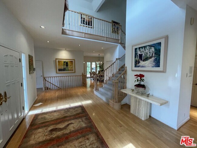 Building Photo - 898 N Bundy Dr