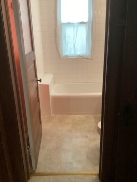 Building Photo - 2943 N Newhall St