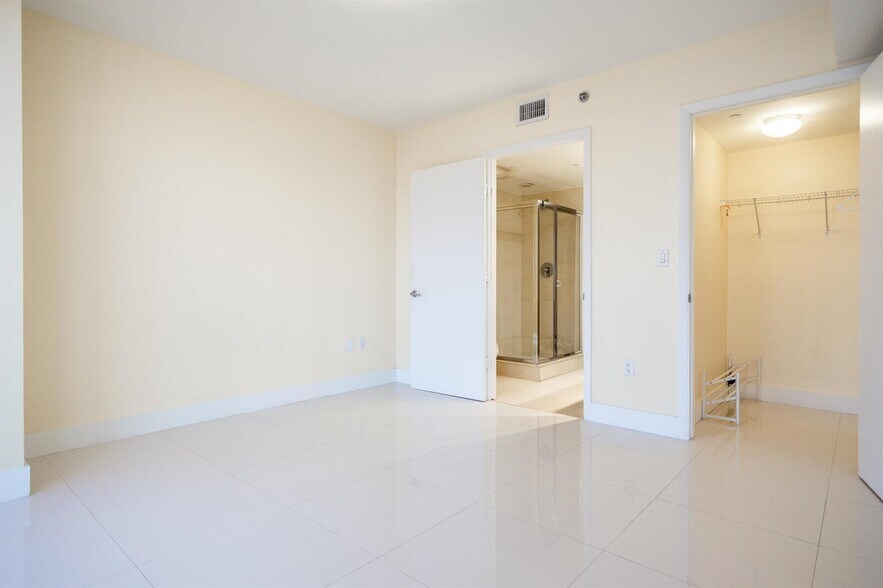 Building Photo - 50 Biscayne Blvd