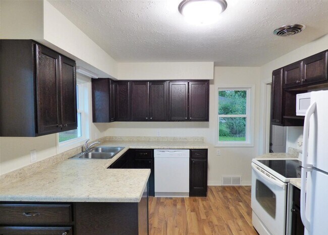 Building Photo - 1217 Highland Ave