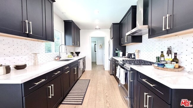 Building Photo - 3852 Sherview Dr