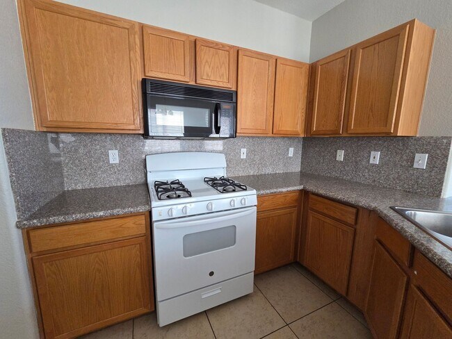 Building Photo - 7904 Canyon Grove Ct