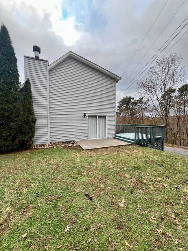 Building Photo - Two level patio home