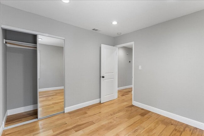 Building Photo - 4052 Huntington St