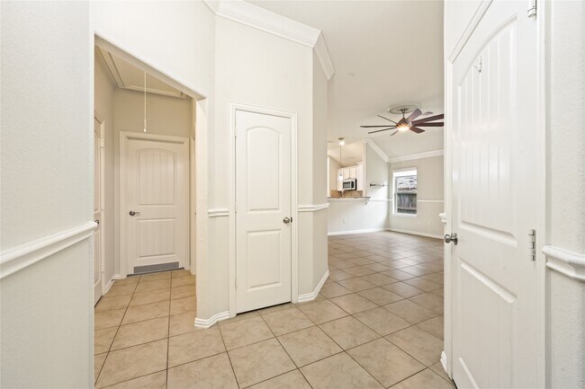 Building Photo - 8934 English Manor Dr
