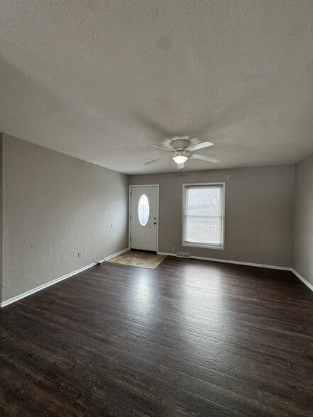 Living room - 211 Dividing Ridge Rd