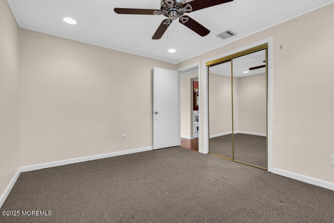Building Photo - 918 Charles Dr