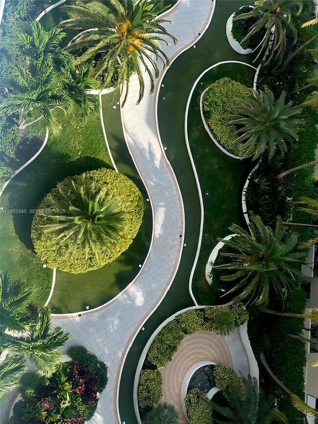 Building Photo - 100 Lincoln Rd