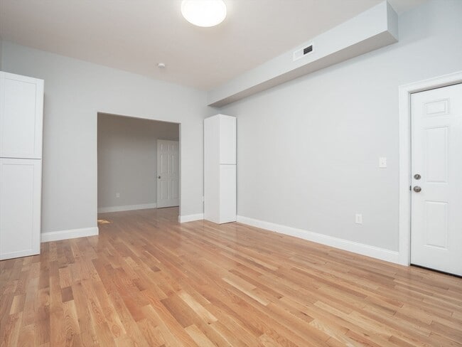 Building Photo - 45 Crawford St