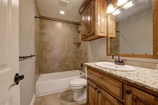 Building Photo - 2101 Kendal Ct