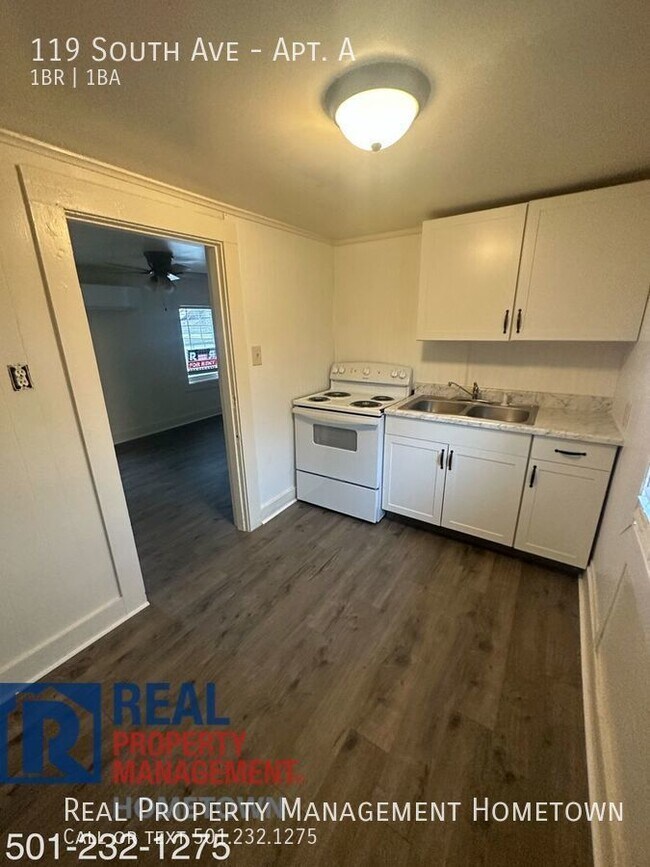 Building Photo - Newly Remodeled Quaint 1 Bedroom Unit!!