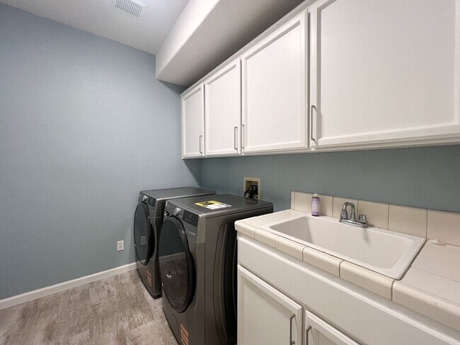 Building Photo - Spacious Single-Level 3-Bedroom Home in Desirable North Napa