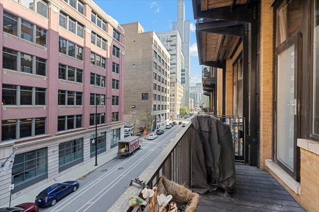 Building Photo - 625 W Jackson Blvd