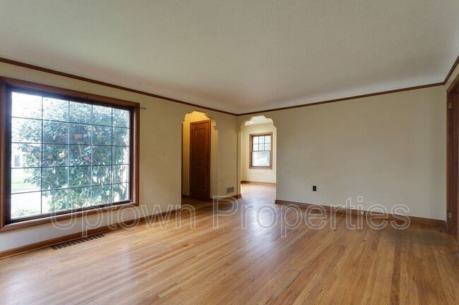 Building Photo - 1644 N Willamette Blvd