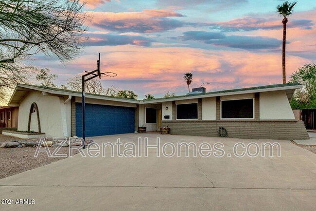Building Photo - 2110 W De Palma Cir