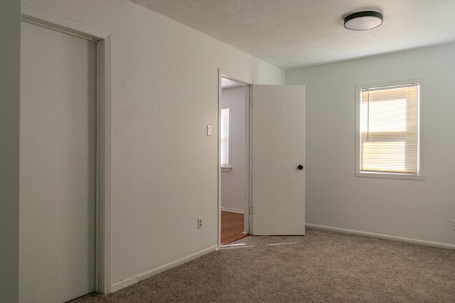 Building Photo - 3541 Blackstone Ave