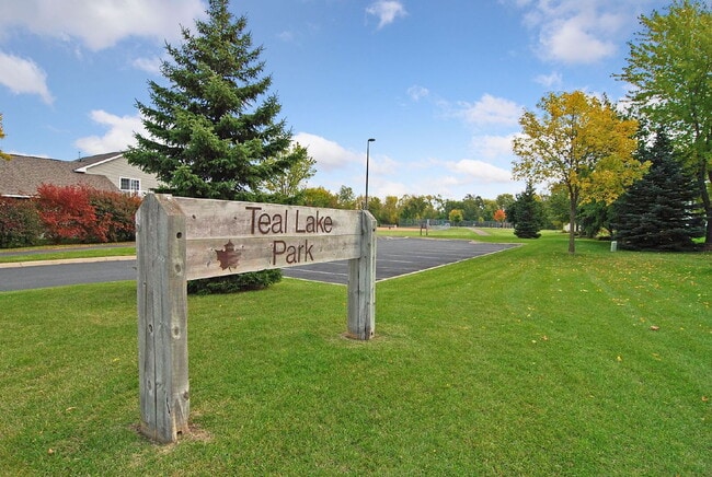 Building Photo - "Spacious 3-Bed Townhouse with 2.5 Baths in Maple Grove – A Perfect Retreat at 2405 Sq Ft!"