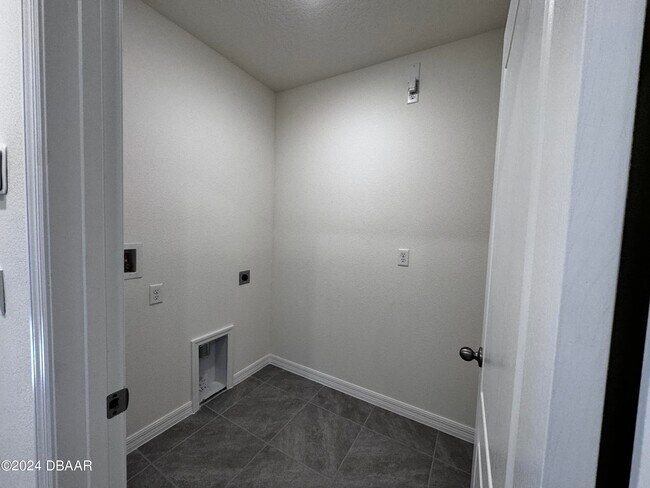 Building Photo - 2790 Fermoy Dr