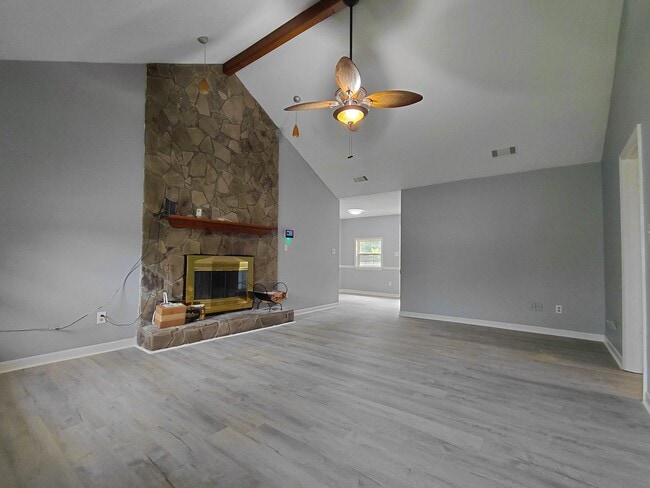 Building Photo - 208 Woodcarver Trail