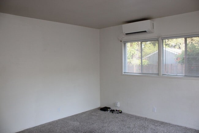 Building Photo - 4225 V St