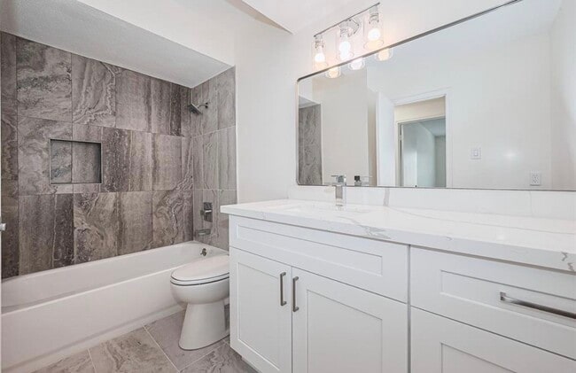 Building Photo - 1375 Country Pl Dr