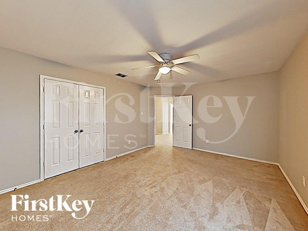 Building Photo - 716 Wrigley Dr