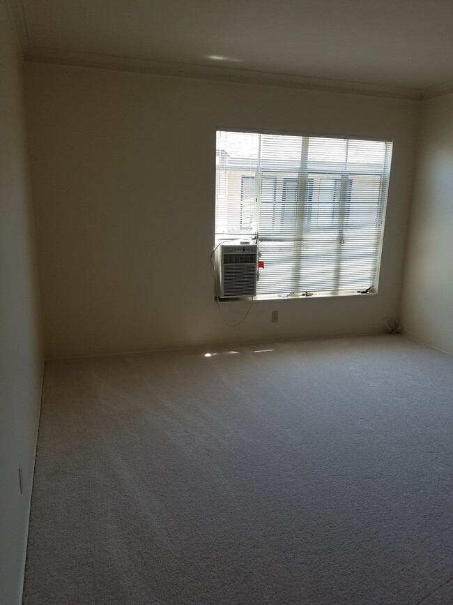 living room 1 - 9222 Beverly Blvd